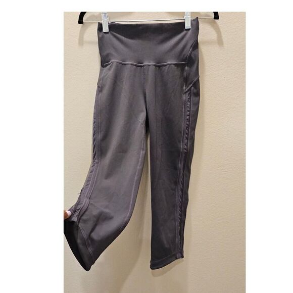 Lululemon Cropped Gray Leggings Size 6 - Picture 1 of 5